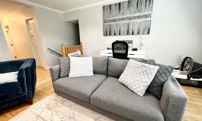 Mount Pleasant House | 💥💎3 bedrooms 1.5 baths near Downtown W/AC 2 car parking. 1204 sq ft/111 sq m
