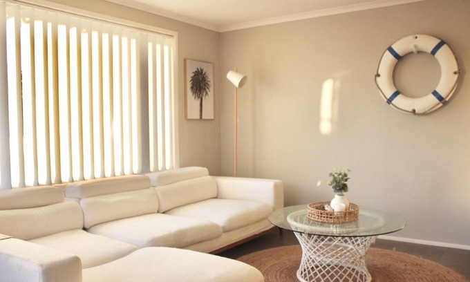 Warilla House | 3 bedrooms Beach style family entertainers
