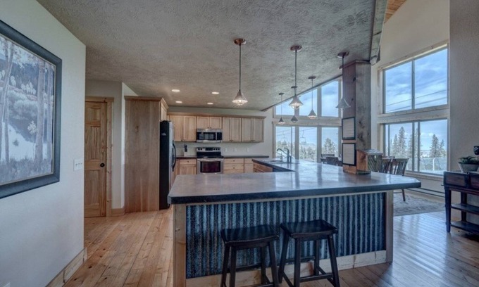 Lead Ski Chalet | 3 Bedrooms Chalet In Lead