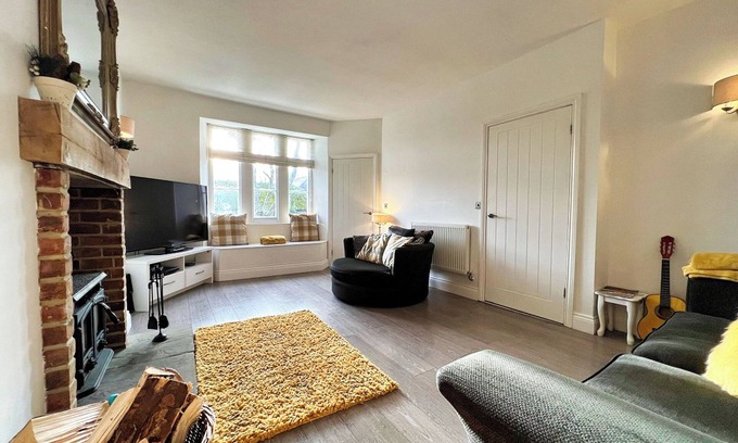 Norham Cottage | 3 Bedrooms - 2 Bath Rooms - Dog Friendly - Beach