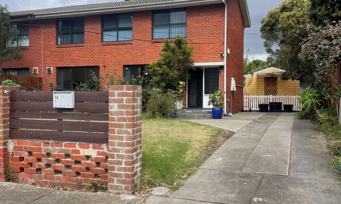 Laverton House | 3 bedrooms Home in Laverton 19 Minutes to Melbourne CBD Center
