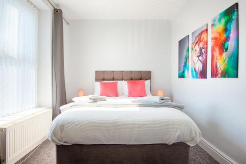 Landore Apartment | 3 Bedrooms, Parking, Courtyard, Tv's in all rooms!