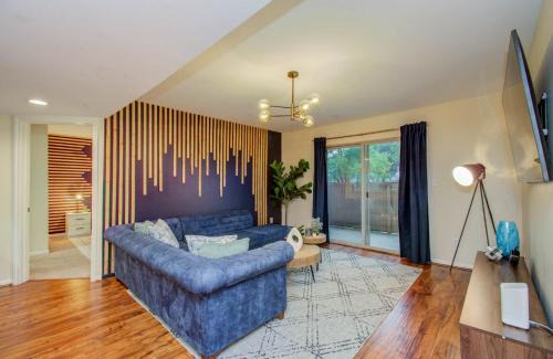 South Main Apartment | 3 Bedrooms Spacious Central Condo w Pool