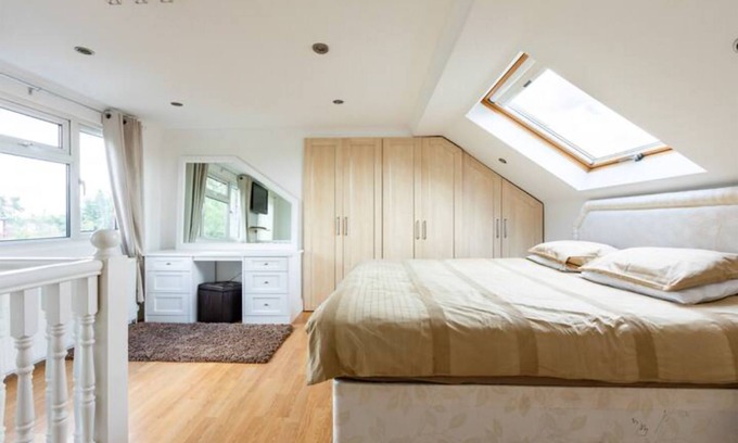 Coombe Hill House | 3 Beds, 2 Bath Family Home In London