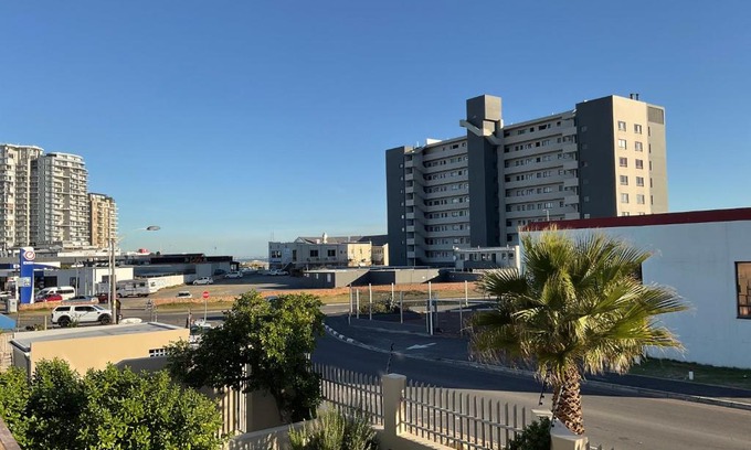 Bloubergstrand Apartment | 3 Beds in Coral Road