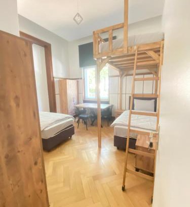 Charlottenburg-Wilmersdorf House | 3 Bett Zimmer in Villa mit Gemeinschaftsbad