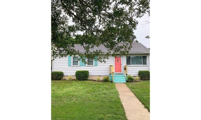 Bayview House | 3 blocks from the beach! 3 BR w/fenced backyard