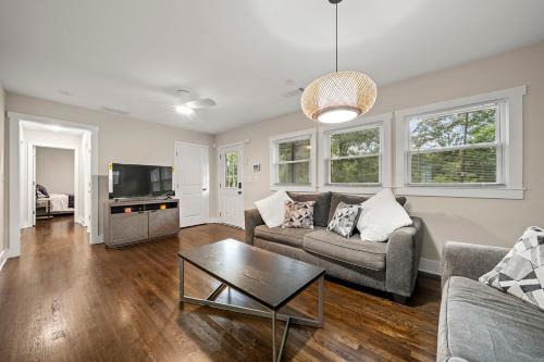 East Point House | 3 BR 12 Mins from Atl Airport & Near Downtown