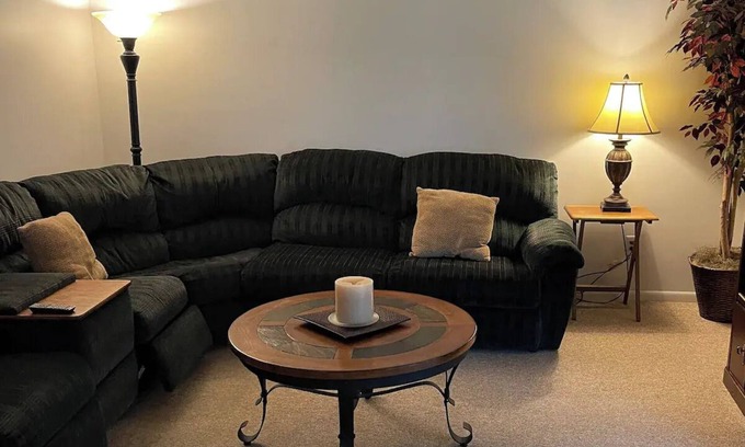 Champaign House | 3-BR 2-bath house in marvelous Urbana with WiFi, AC. Near Campus.Enjoy your stay