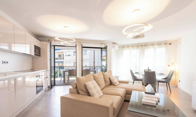 Pointe Croisette Apartment | 3-Br Apartment with Pool, Parking & Beaches 100m away