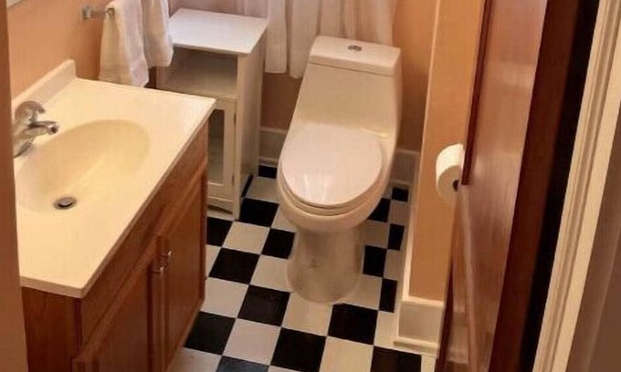 Seneca Falls House | 3 Br, Eclectic Lakefront Cottage
