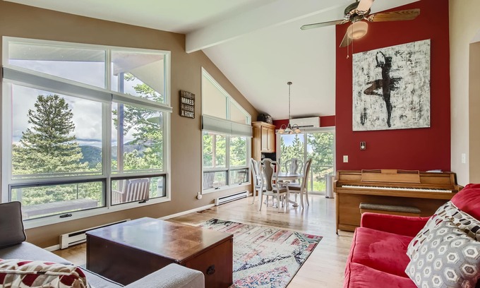 Boulder House | 3 BR Family friendly Mountain Home with deck and views