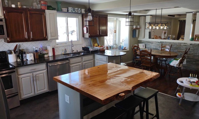 Cudahy House | 3 BR Family home between MKE airport and Lake Michigan