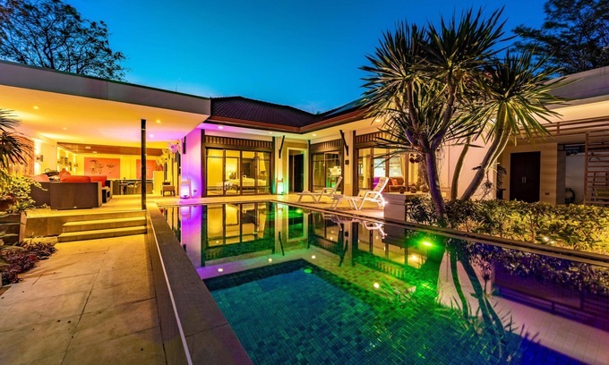 Nong Kae Villa | 3 BR Pool Villa in Great Location BUB