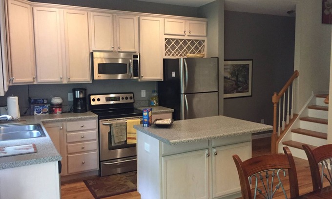 Fry's Spring House | 3 BR Quiet & Beautiful House,Near Downtown,UVA & Wineries