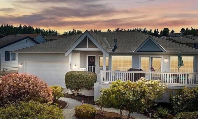 Camano Island House | 3 BR Retreat Home~ Hot tub~Country Club and Private Beach Access