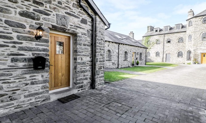 Bala Cottage | 3 BYTHYNNOD YR ARAN, pet friendly, character holiday cottage in Bala