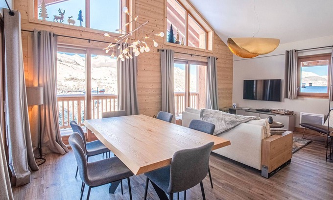 Valmorel Ski Chalet | 3* Chalet in Valmorel - 6 ppl - Ski-in/Ski-out, parking, wifi, hotel services
