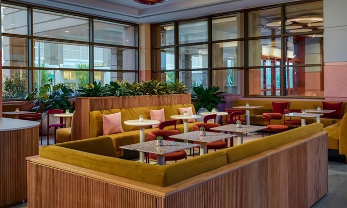 Red River Cultural District House | 3 Chic Downtown Rooms w/Outdoor Pool & Bold 90s Deco Style - Near 6th Street
