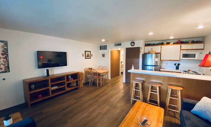 Quincy Condo | #3 Condo near large pool & shuttle to Gorge Amp-book separately