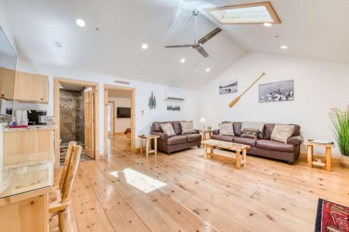 Bass Lake House | #3 Cottage Like Suite With Private Hot Tub