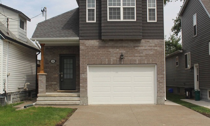 Welland House | 3 Cozy Queen Beds; 20 minutes from Niagara Falls
