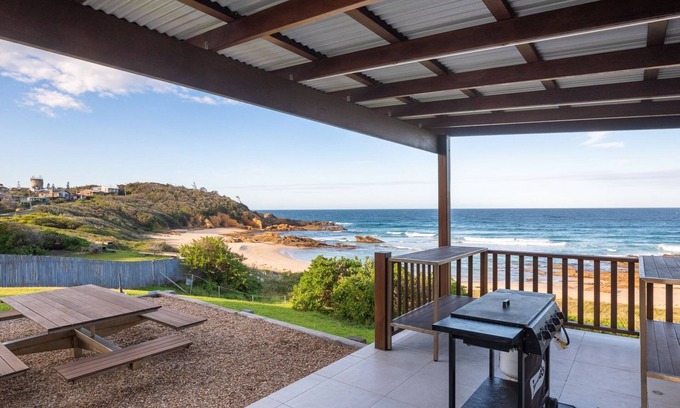 Bermagui House | 3 Dickinson Avenue - Absolute beachfront!
