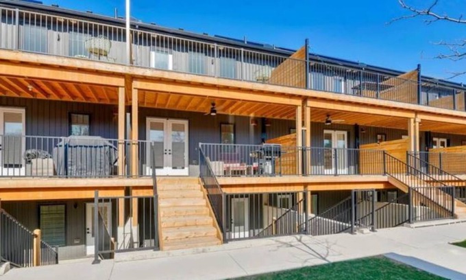 Walkerville House | 3 Floor Apartment with Private Hot Tub & Sauna
