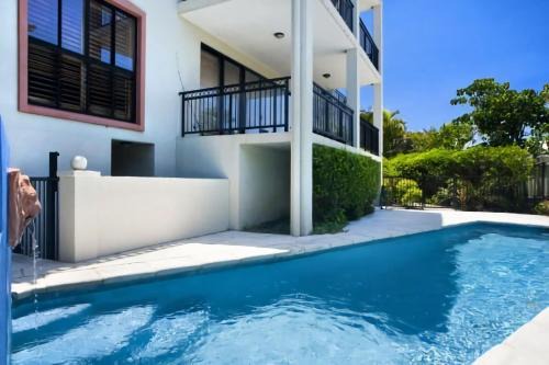Sunshine Beach Apartment | 3 Hilltop Villas White Water Views from the Heart of Sunshine
