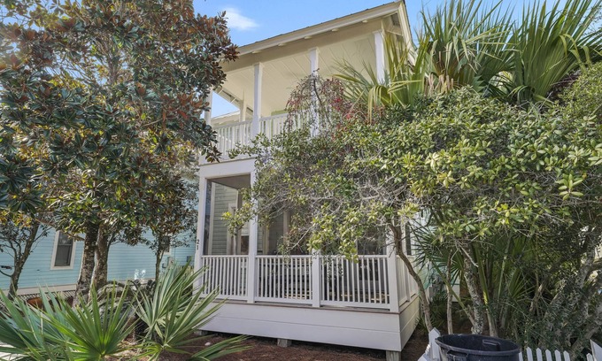 Seaside Cottage | 3 Houses to Beach, Pet Friendly - Seaside, FL! + 2 Adult Bikes!