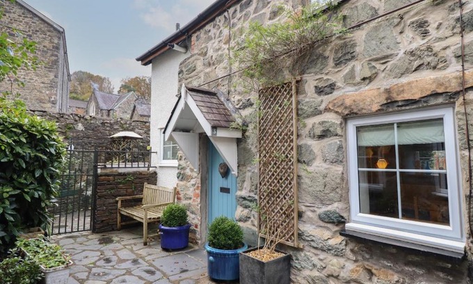 Dolgellau House | 3 Ivy Court