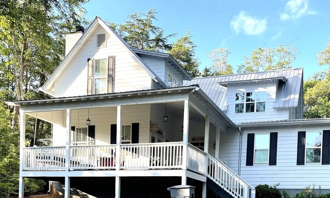 Sautee Nacoochee House | 3 KING BEDS/3.5BA, GREAT ROOM, PETS WELCOME, HOT TUB