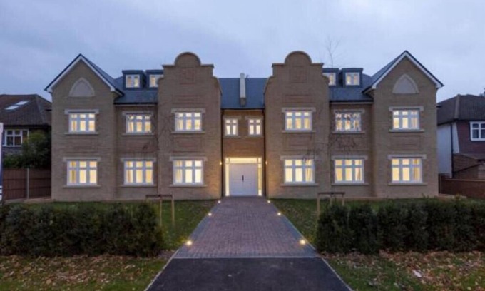 Esher Apartment | 3 Kinnaird Court - 2 bedroom apartment