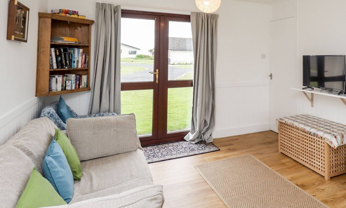 Newton Stewart Cottage | 3 LAIGH ISLE, country holiday cottage in Isle Of Whithorn