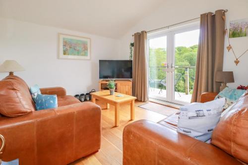 Looe House | 3 Lake View