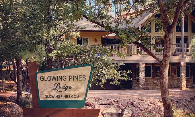 Pine Ski Chalet | 3 Level Dream Lodge +AMENITIES+ Hot Tub, Theater, Arcade, Pool Table, GENERATOR