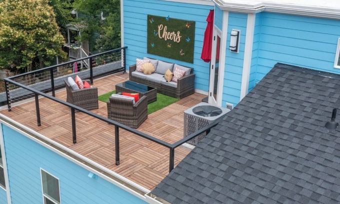 East Durham House | 3 Level Rooftop Oasis Near Downtown Durham!