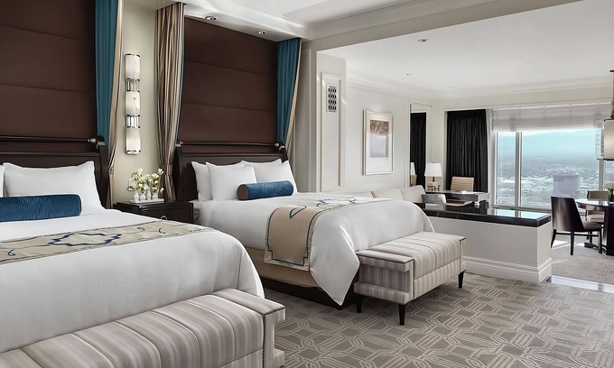 Las Vegas Hotel | 3 Luxury Two Queen Suite at Palazzo