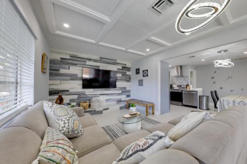 Little Ranches House | 3 Mi to Beach Home with Outdoor Space in Hollywood