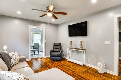 Jacksonville House | 3 Mi to Camp Lejeune Home with Fire Pit and Grill!