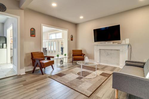Detroit House | 3 Mi to Dtwn Detroit Spacious Home with Yard!