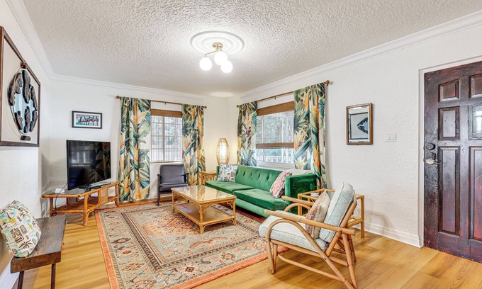 Tampa Cottage | 3 Mi to Dtwn: Tampa Cottage w/Fire Pit!