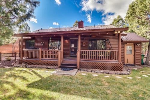 Show Low House | 3 Mi to Fool Hollow Lake Cozy Cabin with Fire Pit