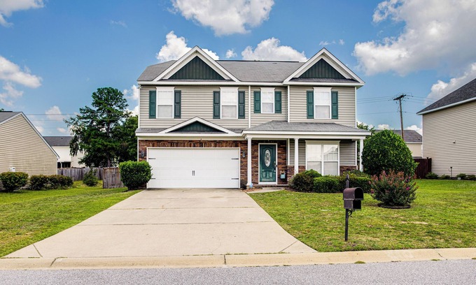 Huntcliff House | 3 Mi to Village at Sandhill: Family Home w/Yard!