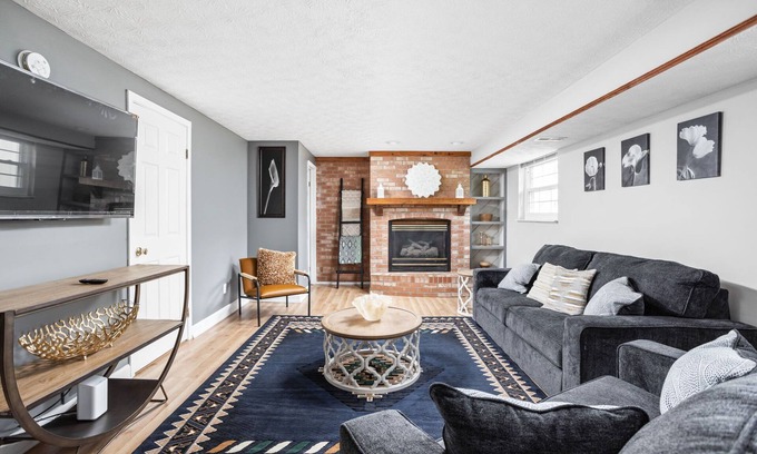 Westfield House | 3 miles to Grand Park. Pet-Friendly w/Game Room!