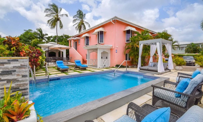 Marine Gardens House | 3 Min Walk to Beach - Blessed Manor (6 Bed House)