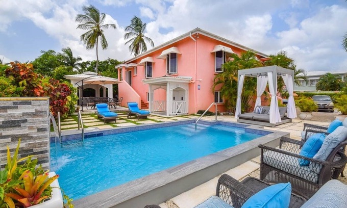 Hastings House | 3 Min Walk to Beach - Blessed Manor by Bluescape