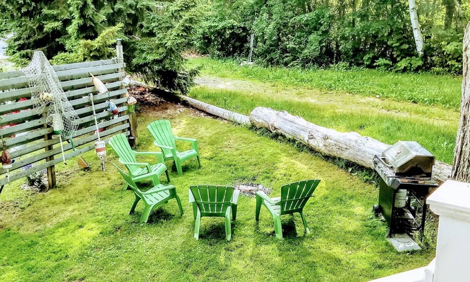 Ocean Park Cottage | 3 Min Walk to Sand!-2 Bdr-Sleeps 5/Child/Dog/Family-Friendly/Amenities Aplenty!
