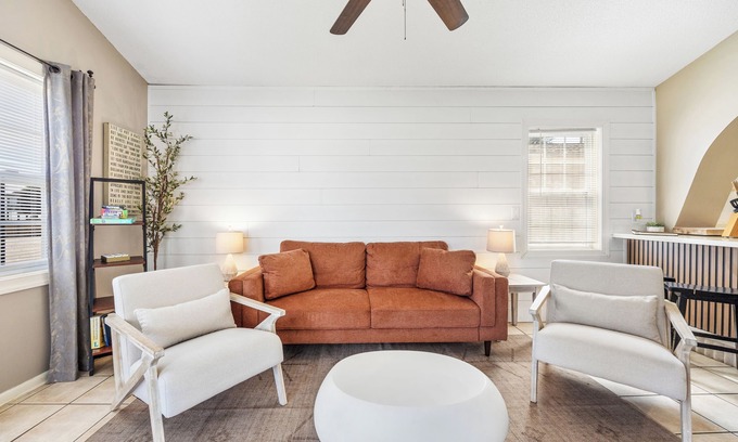 Crescent Beach Cottage | 3 Minute Walk to the Beach