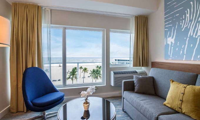 Central Beach Hotel | 3 Modern Rooms Near State Park & Fort Lauderdale Hotspots